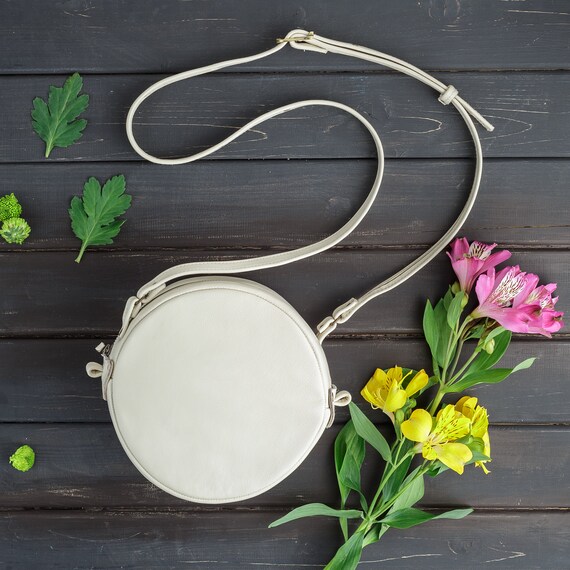 White Handbags with Minimalist Elegance :: Behance
