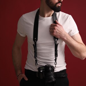 Lanière d'appareil photo en cuir personnalisée Lanière de cou fine design Peak Bandoulière à dégagement rapide Cadeau d'anniversaire personnalisé pour photographe et amateur d'appareil photo