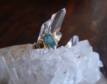 Vintage 10k Yellow Gold And Blue Topaz Ring With 6 Diamonds