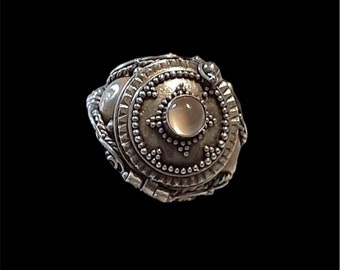 Vintage Sterling Silver Poison Ring with Moonstone Brass Filigree Designs Locket Closes Opens Holder Ring Hidden Compartment Round