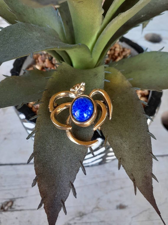 Vintage Gold Tone and Blue Faux Gemstone Spider Fa