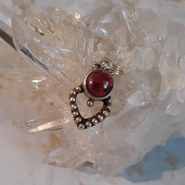 Vintage Sterling Silver Deep Blood Red Cabachon Gemstone Heart Pendand Charm Wine Colored Rare Unusual Small Minimalist Dainty