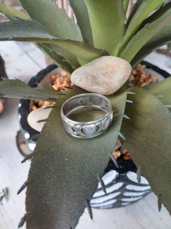 Vintage Sterling Silver and Heart Band Ring Xoxo - image 2