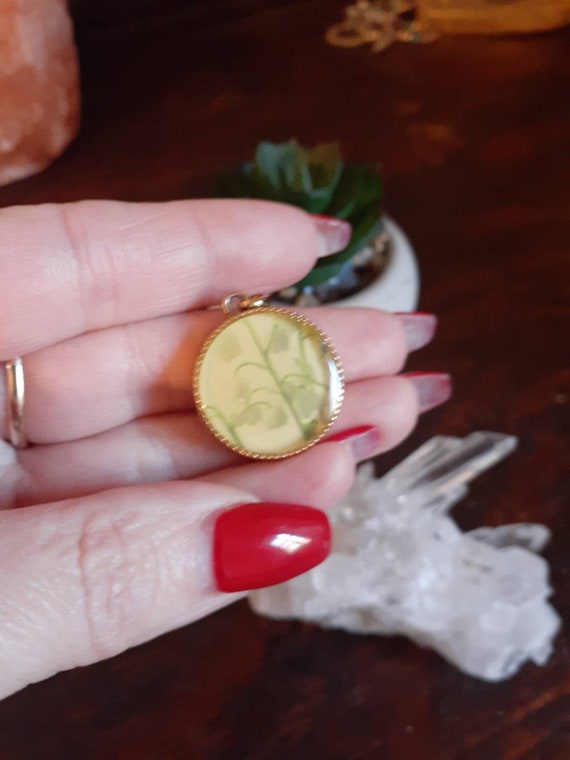 Vintage Gold Toned Floral Round Pendant Boho Groo… - image 5