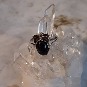 Vintage Sterling Silver And Black Onyx Ring Round Cabachon Antique