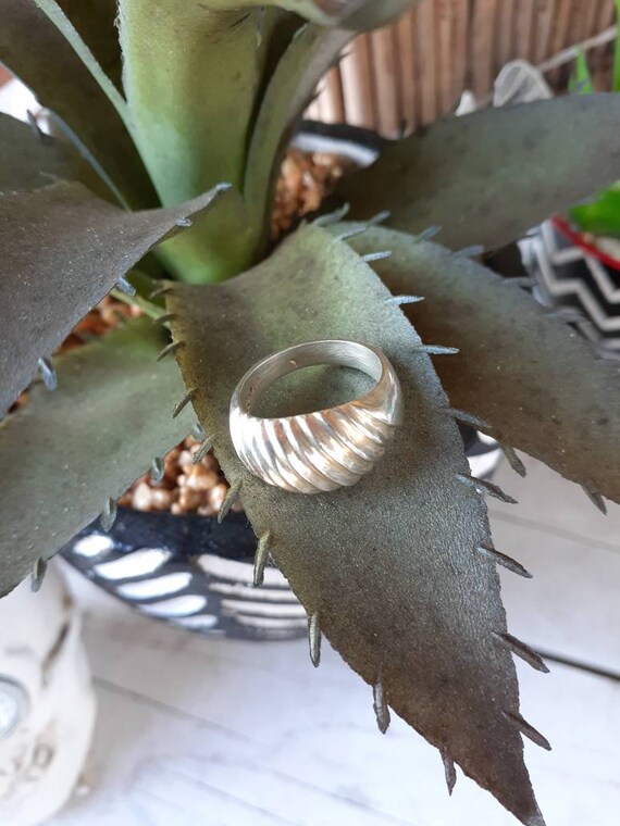 Vintage Sterling Silver Shell Rippled Ring - image 3