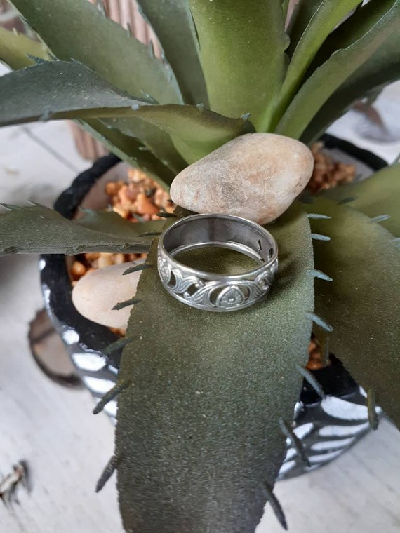 Vintage Sterling Silver and Heart Band Ring Xoxo - image 1