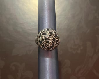 Vintage ornate sterling silver with opals ring with a floral design with vines, leaves and flowers