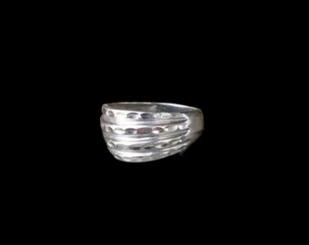 Vintage White Gold Wide Design Diamond Cut Ring 10k Unique Shaped Diamond Cut Ripple Layered Effect Rare