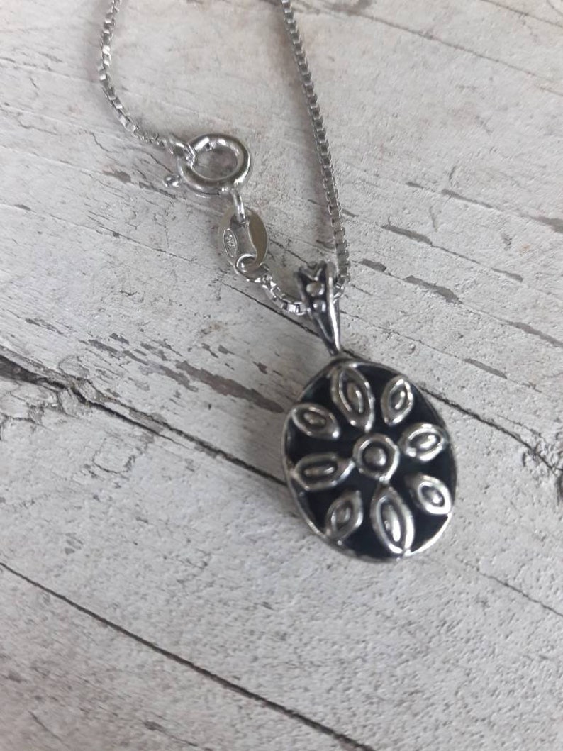 Vintage Sterling Silver Sunflower Flower Minimalist Necklace image 5