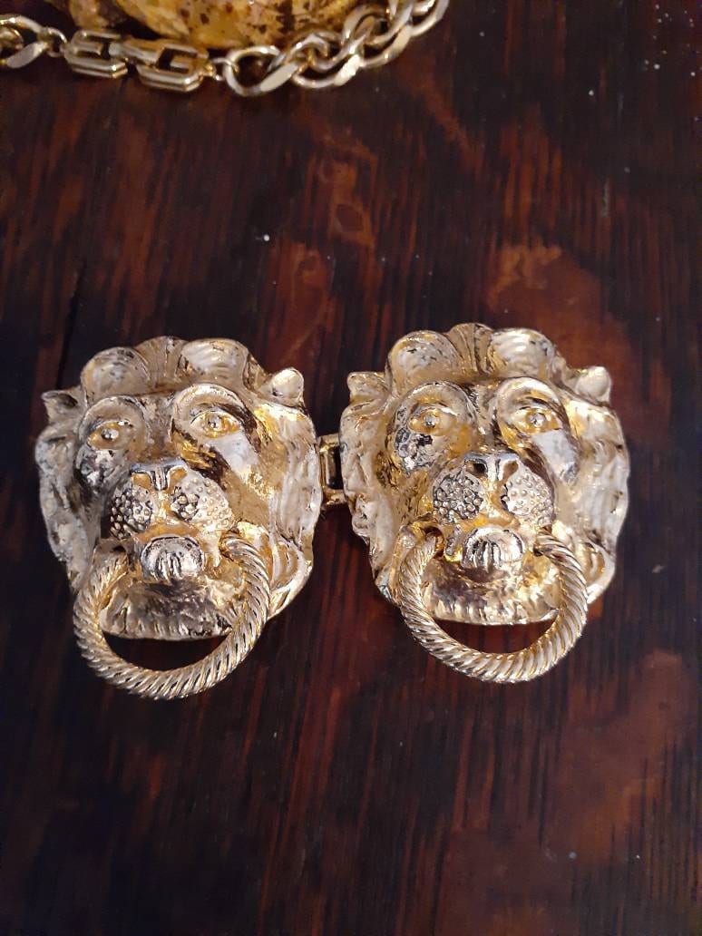 Vintage 1974 Set Of Yellow Gold Lion Head Set Of Belt Buckle  display picture 1