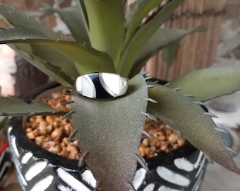 Vintage Sterling Silver Mother of Pearl and Onyx Ring
