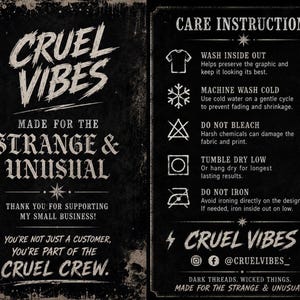 Puede incluir: Una tarjeta informativa negra con texto y gr&aacute;ficos blancos. El lado izquierdo dice CRUEL VIBES, MADE FOR THE STRANGE & UNUSUAL, THANK YOU FOR SUPPORTING MY SMALL BUSINESS y YOU'RE NOT JUST A CUSTOMER, YOU'RE PART OF THE CRUEL CREW. El lado derecho enumera CARE INSTRUCTIONS con iconos de lavado, secado y planchado, seguidos de CRUEL VIBES, iconos de redes sociales y DARK THREADS. WICKED THINGS. MADE FOR THE STRANGE & UNUSUAL.