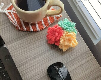 Hand Knit Mini Succulent Cluster: Faux Plant Decor with Terracotta Pot