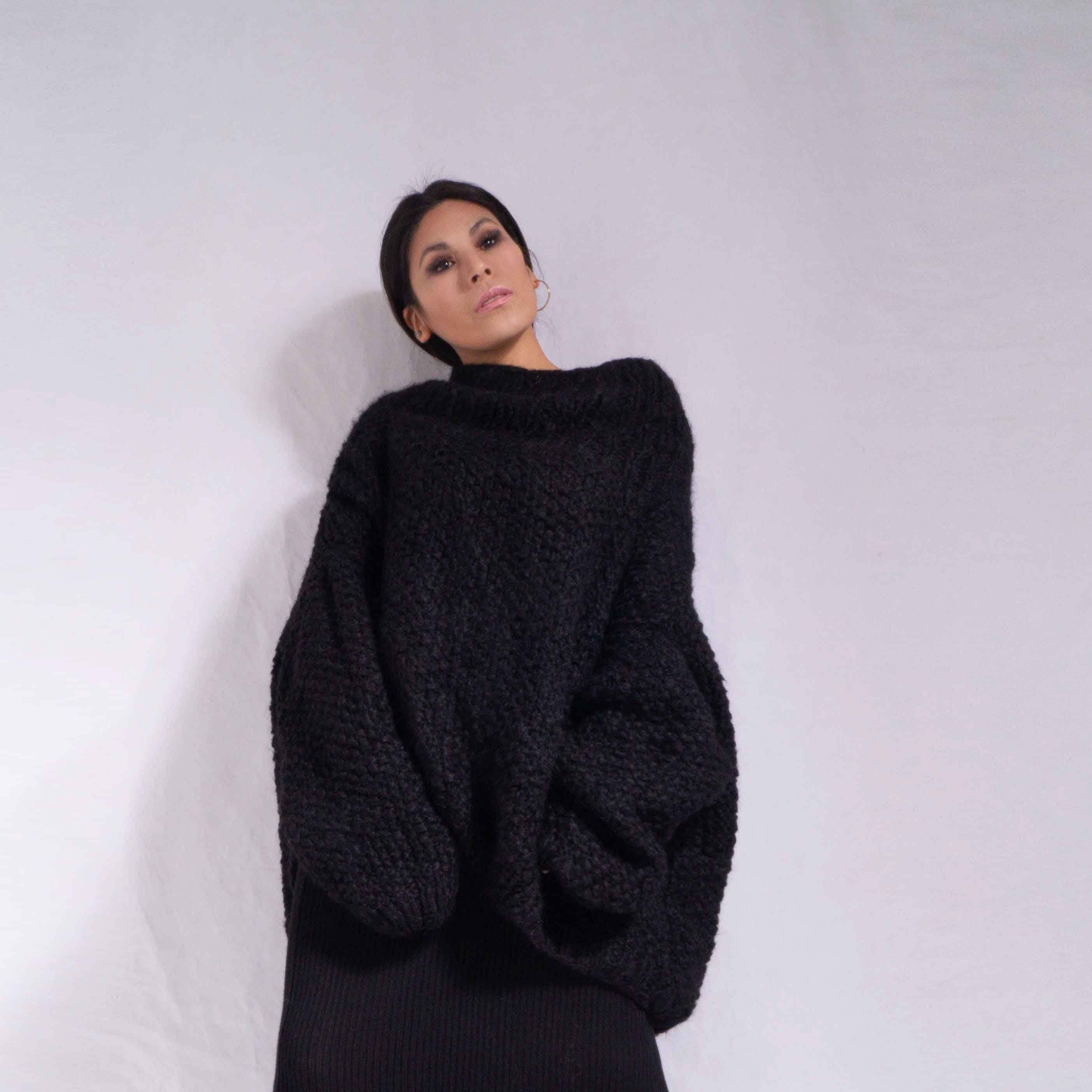 Oversized Knitted Sweater - Black