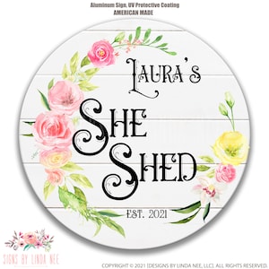 Segno personalizzato She Shed, She Shed Gift, Pink Flowers Custom Woman&#39;s Shed Sign, Cute She Shed Decor, She Shed Door Sign F-SHE002