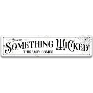 Beware Something Wicked This Way Comes Metall Schild, Gruseliges Halloween Dekor, Gruselig, Spooky, Gothic, Herbst Party Dekor, Spinnennetz X-HAL049