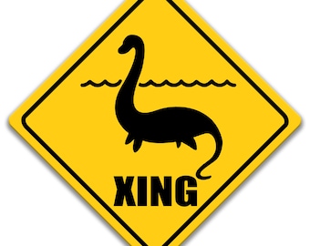 ネス湖の怪物 XING 注意標識、クリーピーパスタ、ネッシー メタルサイン、海蛇、湖の怪物、ファンタジー クリプティッド ギフト 8-XNG148