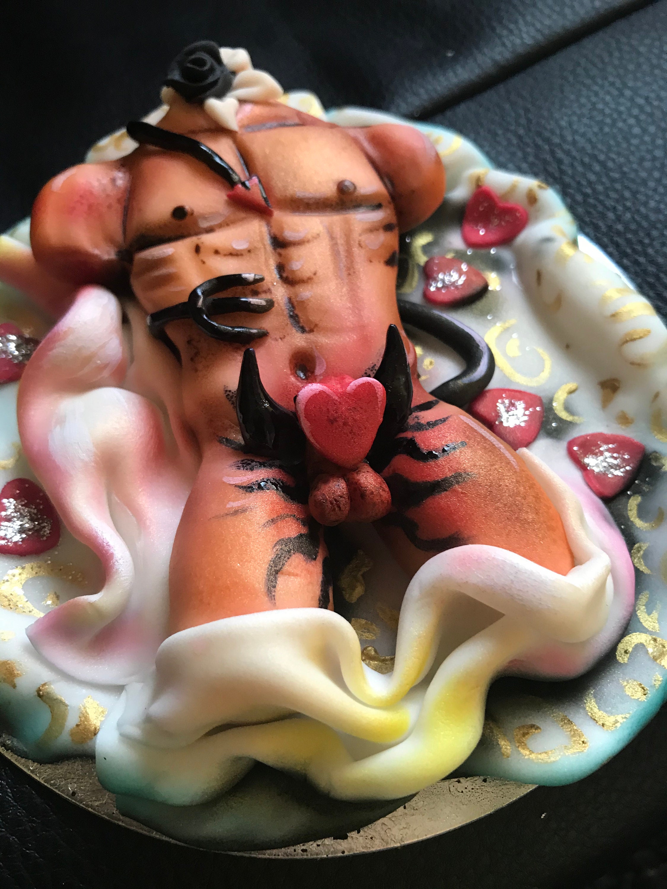 Erotic cakes for men