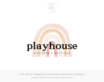 Peut inclure: Un logo pour une boutique pour enfants appelée "playhouse". Le logo présente un arc-en-ciel aquarelle dans des tons de rose, orange et jaune. Le texte "playhouse" est en noir et est centré sous l'arc-en-ciel. Le texte "CHILDREN'S BOUTIQUE" est dans une police plus petite et est centré sous le mot "playhouse".