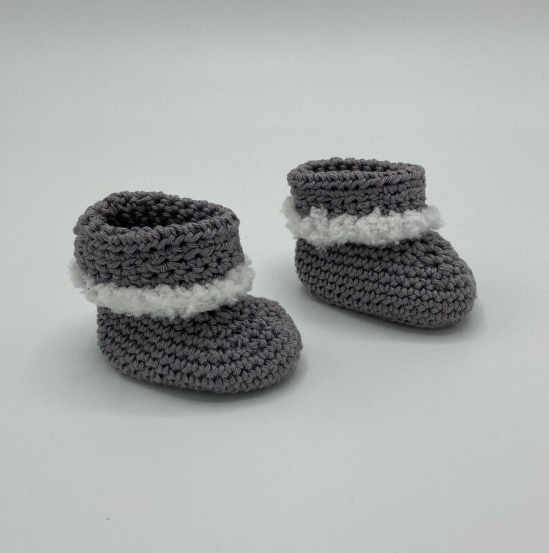 Crochet baby booties, Baby shoes, Winter baby shoes image 3