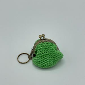 Cartera con soporte de crochet. Llavero. Percha para bolsos