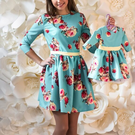 mother daughter matching floral dresses