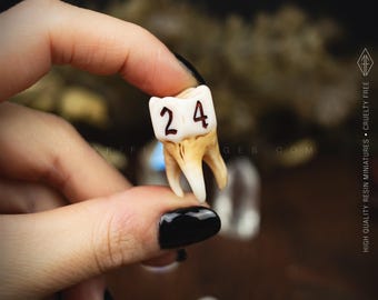 Dado D6 Dente Molare Realistico, in resina per D&D, Accessori GDR Horror Grimdark, Regalo Dungeon Master, Necromancer Dice, Dadi Artigianali