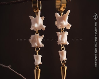 Ohrhänger mit Schlangenwirbel-Motiv aus Kunstharz, Gothic-Schmuck, Accessoires für Hexen und Okkultisten, goldfarbener Edelstahl
