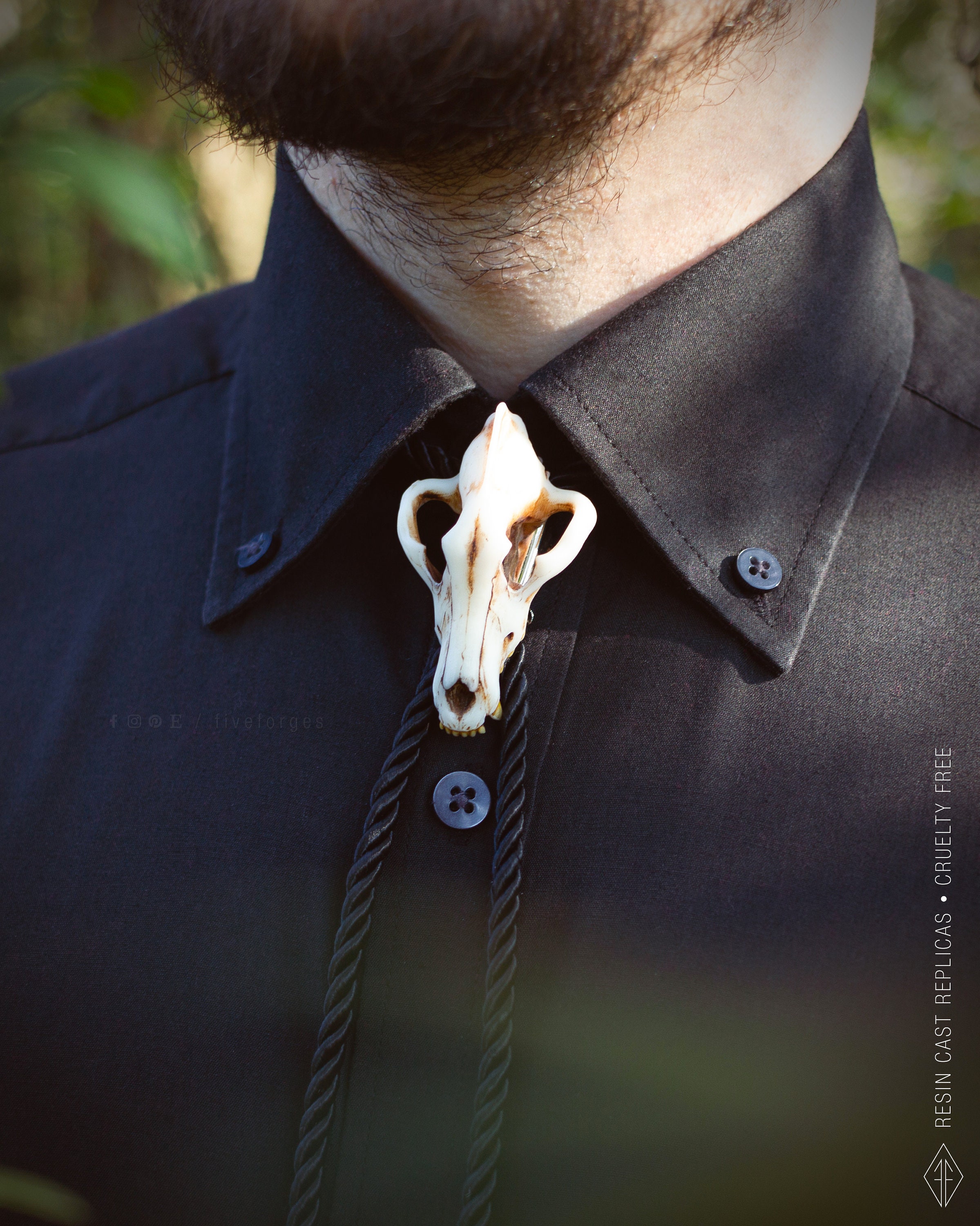アクセサリー galcia Una pistola y calavera / BOLO TIE Wolf Skull Bolo Tie, Resin Replica Hand Painted, Gothic Steampunk