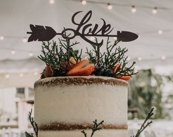Adorno rústico para tarta de amor: Flecha de madera - Decoración para fiesta de compromiso y boda