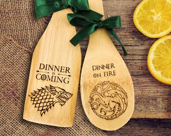 Ensemble cuillère et spatule en bambou gravé Game of Thrones : ustensiles de cuisine rustiques