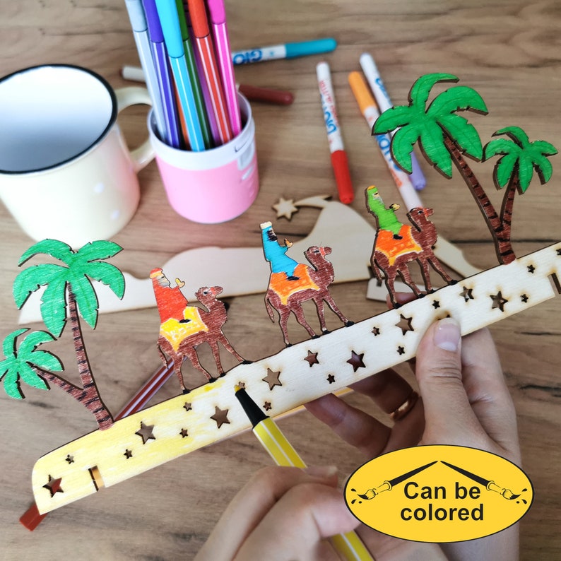 Three wise kings decoration is colored with felt-tip pens. Note that the decoration can be colored.