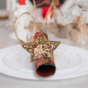 Christmas Towel Rings with Star Ornaments, Xmas Place Settings Set of 6 Wooden Napkin Holders, Winter Holiday Rustic Table Decor