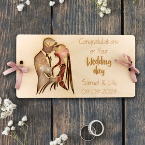 Tirelire de mariage en bois personnalisée, porte-cadeau en argent personnalisé pour jeunes mariés, carte-cadeau en espèces rustique gravée