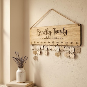 Calendario de cumpleaños familiar personalizado: Tablero de madera grabado para celebraciones