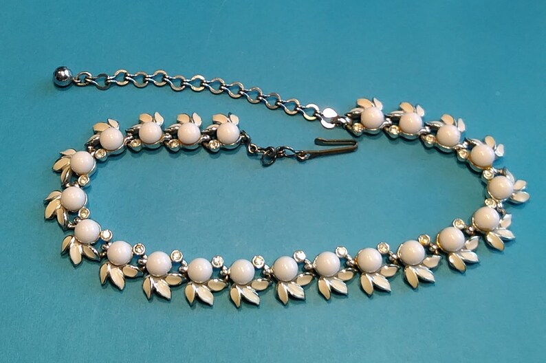 Lot FF Vintage White Bead Choker Gently Used