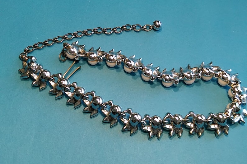Lot FF Vintage White Bead Choker Gently Used