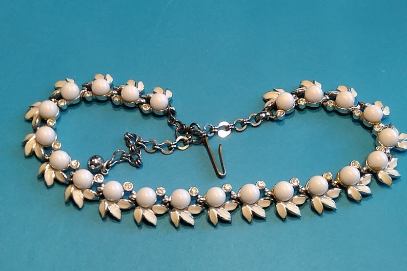 Lot FF Vintage White Bead Choker Gently Used