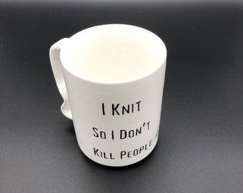 I Knit So I Don’t K’ll People - Momnt's Ergonomic, No-Slip Mug