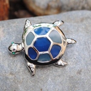 turtle brooch - epoxy - epoxy brooch - vintage brooch - colorful stained glass brooch - fantasy brooch - woman brooch