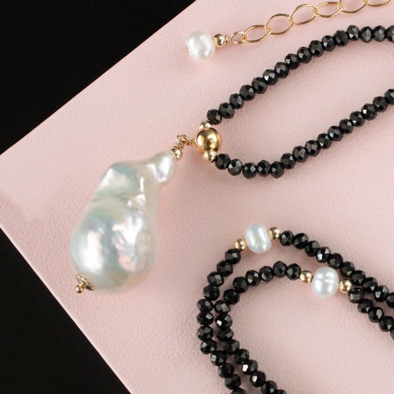 White Baroque Pearl Pendant Necklace 