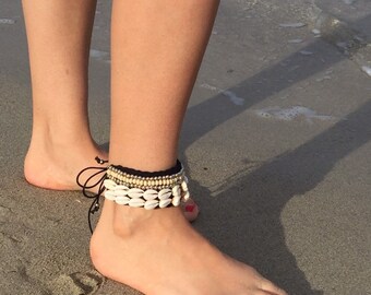 Boho anklet with sea shells/gypsy armband with shells.