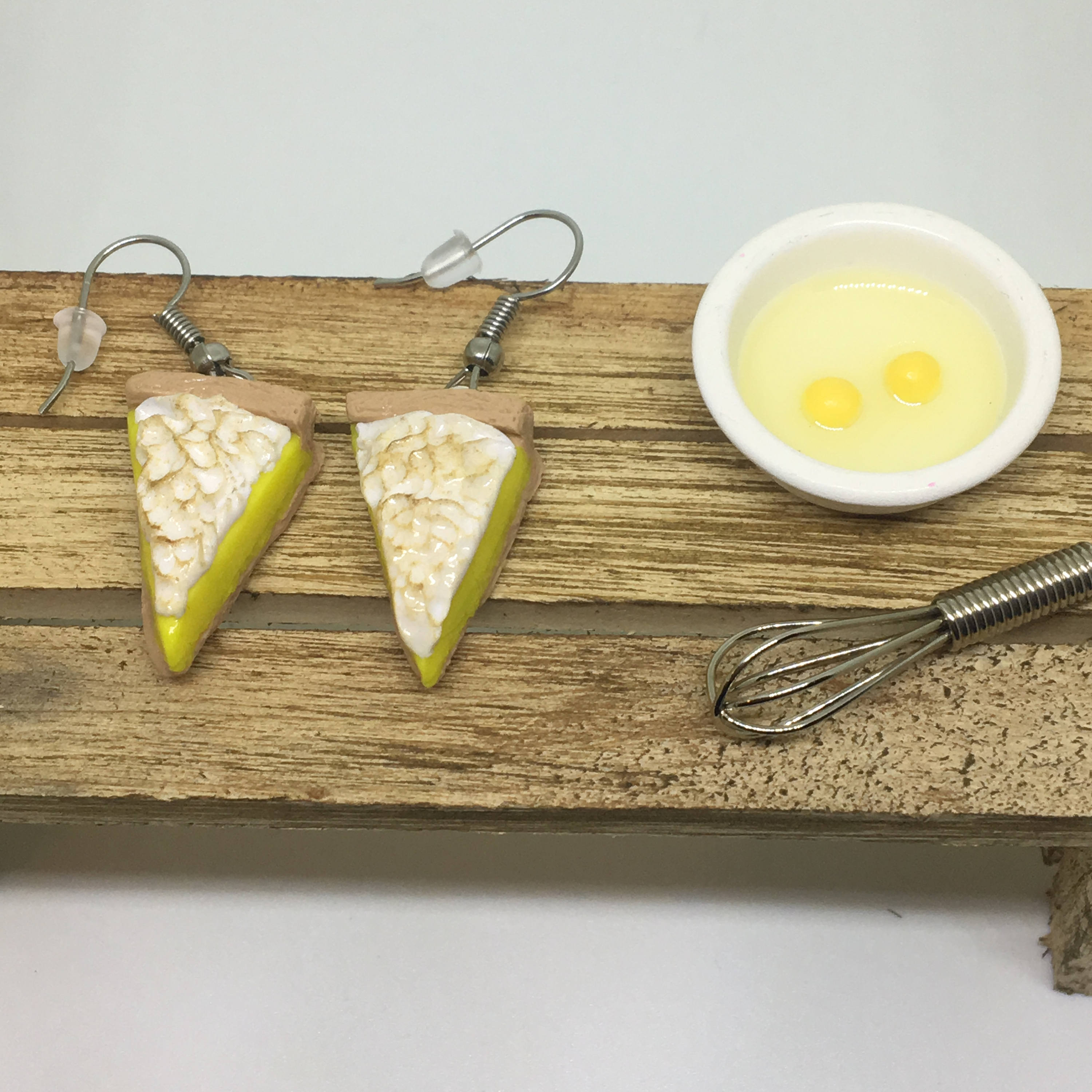 Boucles D'oreilles Créatives Mini Tarte Aux Citrons En FIMO - Dormeuses En Acier - Neuves
