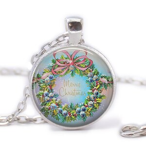 Retro Christmas Wreath Cabochon Pendant Necklace