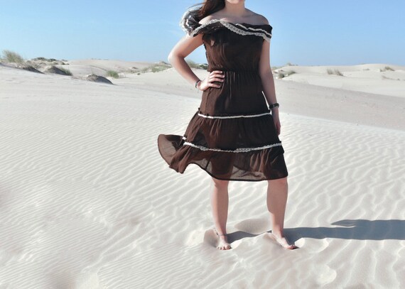 Vintage 70s Off the Shoulder Brown Cotton Ruffle D