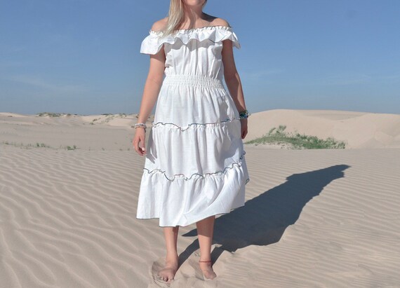 Vintage 70s Off the Shoulder White Cotton Ruffle D