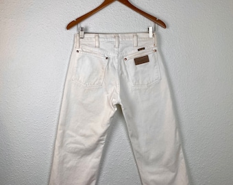 Vintage 90s white High Waisted Cropped Wrangler Jeans. Vintage denim