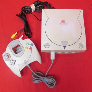 Sega Dreamcast Video Game Game Console With Controller