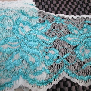 2 Yard ( in 2 Stücken 1 Yards jedes Stück) 5 1/2 "Breite Licht Stretch Nebel Aqua und weiße Farbe gewellte Kanten mit Stickerei floralen trimmen